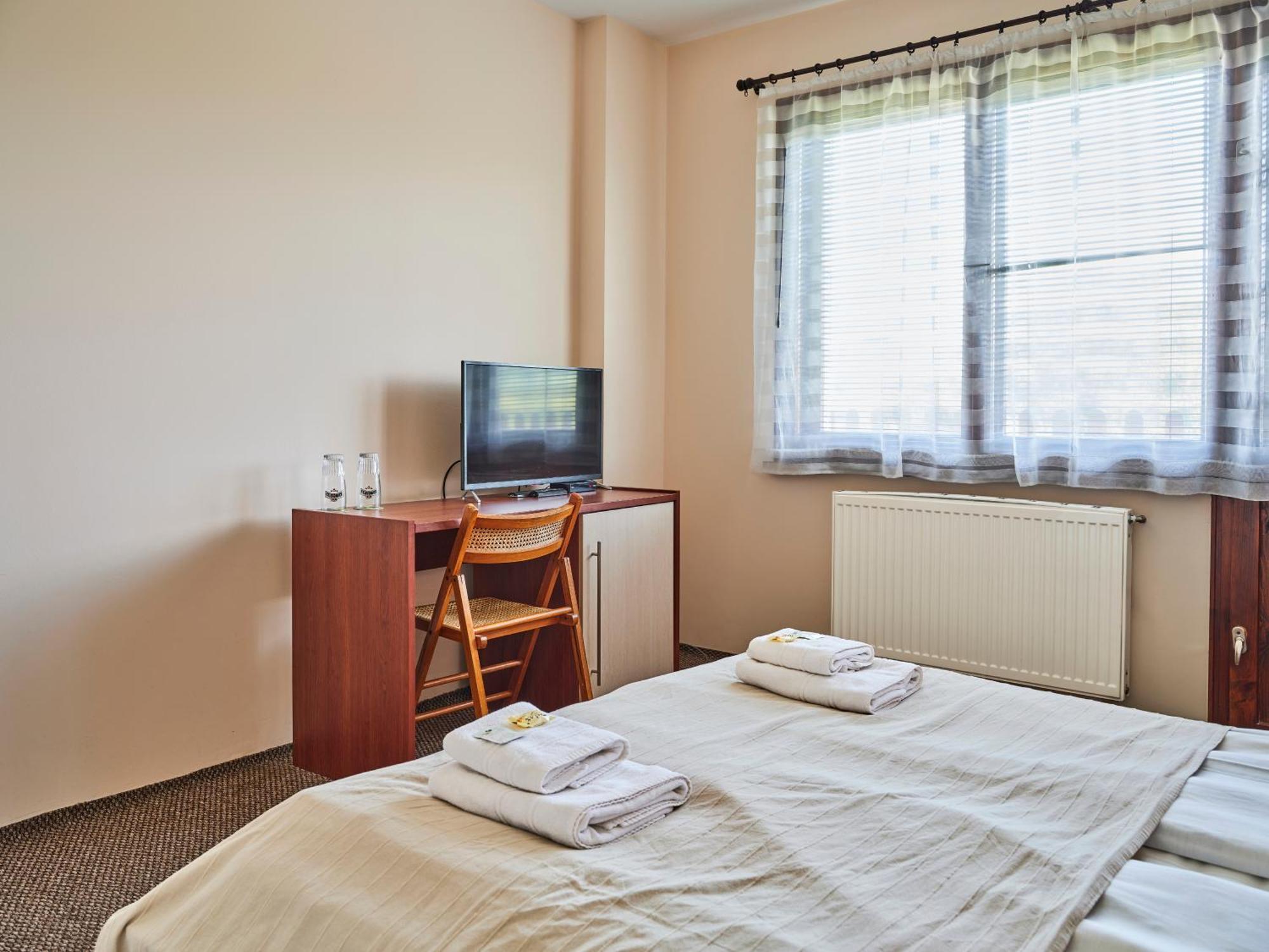 Hotel Tihiat Kat Apriłci Zewnętrze zdjęcie