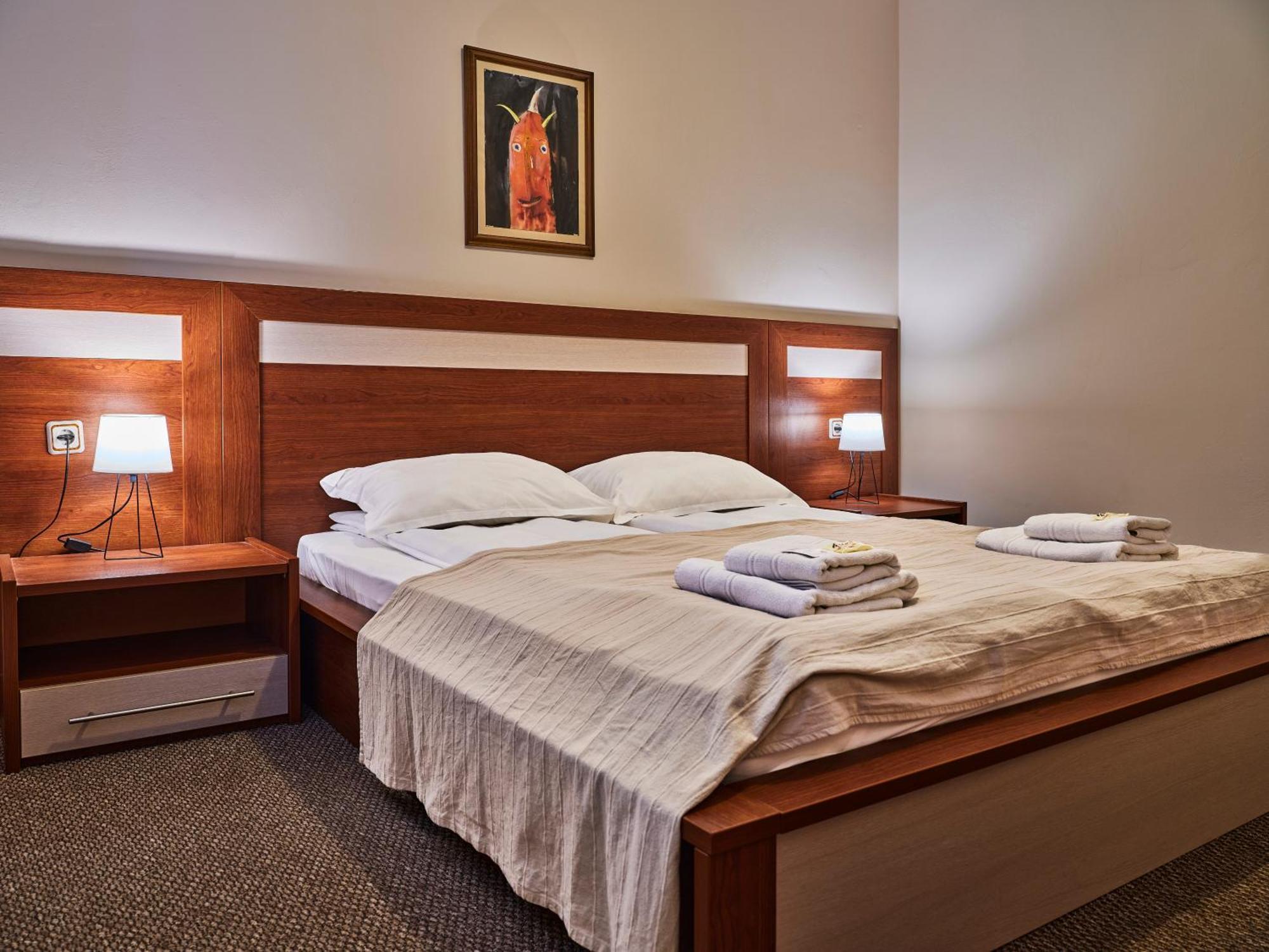 Hotel Tihiat Kat Apriłci Zewnętrze zdjęcie