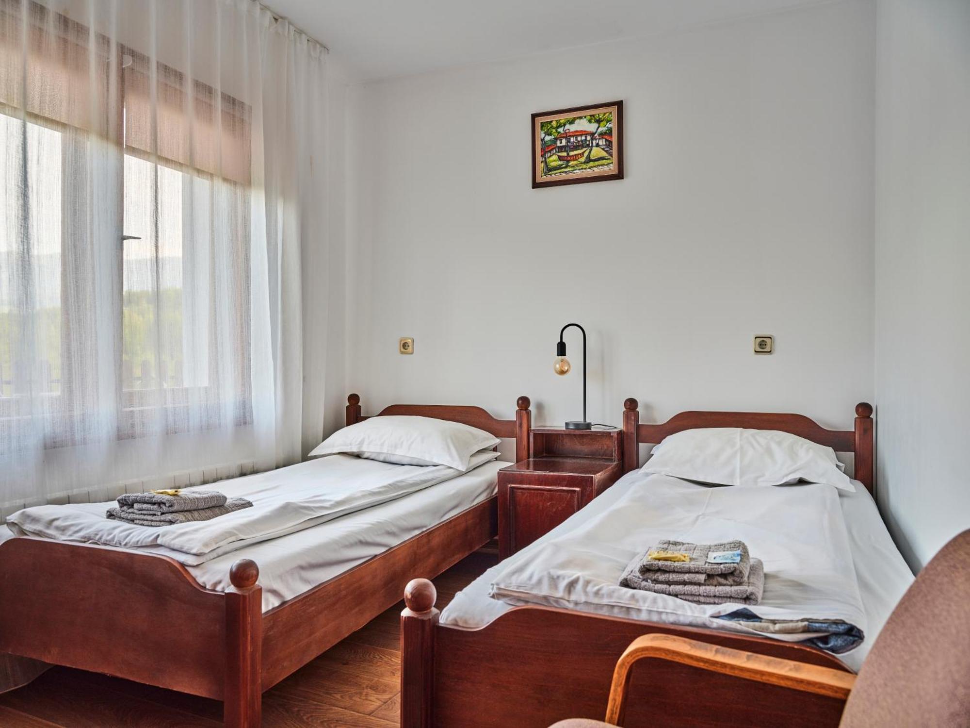 Hotel Tihiat Kat Apriłci Zewnętrze zdjęcie