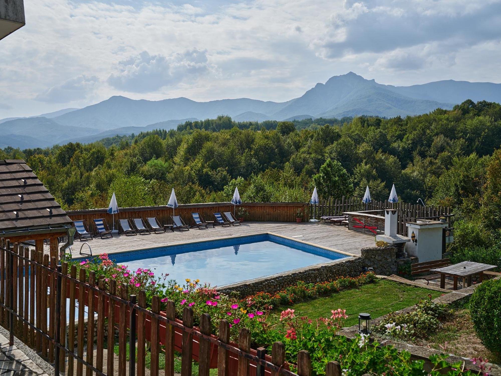 Hotel Tihiat Kat Apriłci Zewnętrze zdjęcie