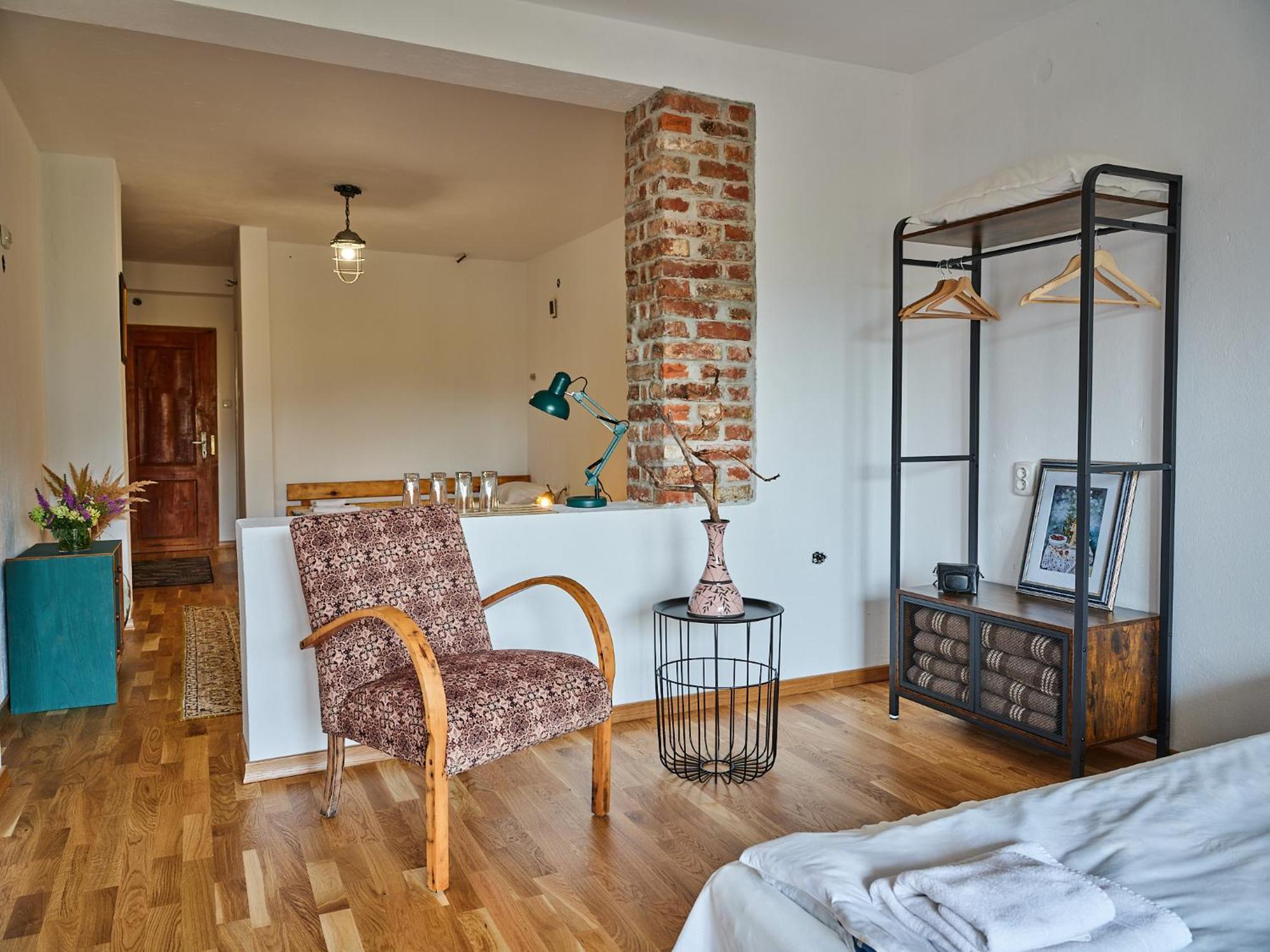 Hotel Tihiat Kat Apriłci Zewnętrze zdjęcie