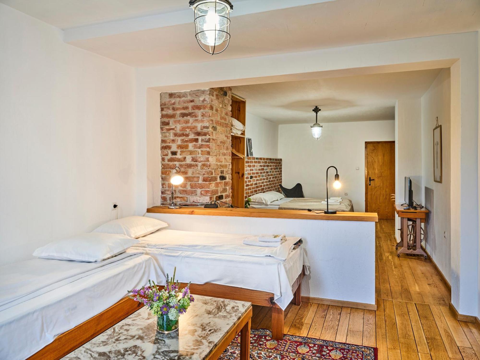 Hotel Tihiat Kat Apriłci Zewnętrze zdjęcie