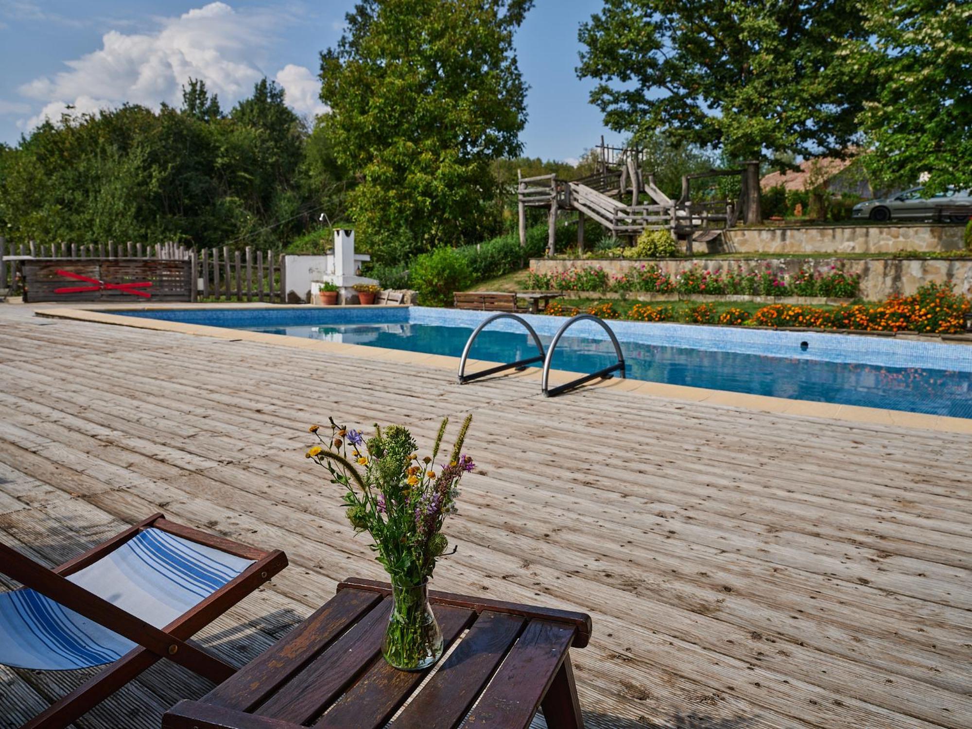 Hotel Tihiat Kat Apriłci Zewnętrze zdjęcie