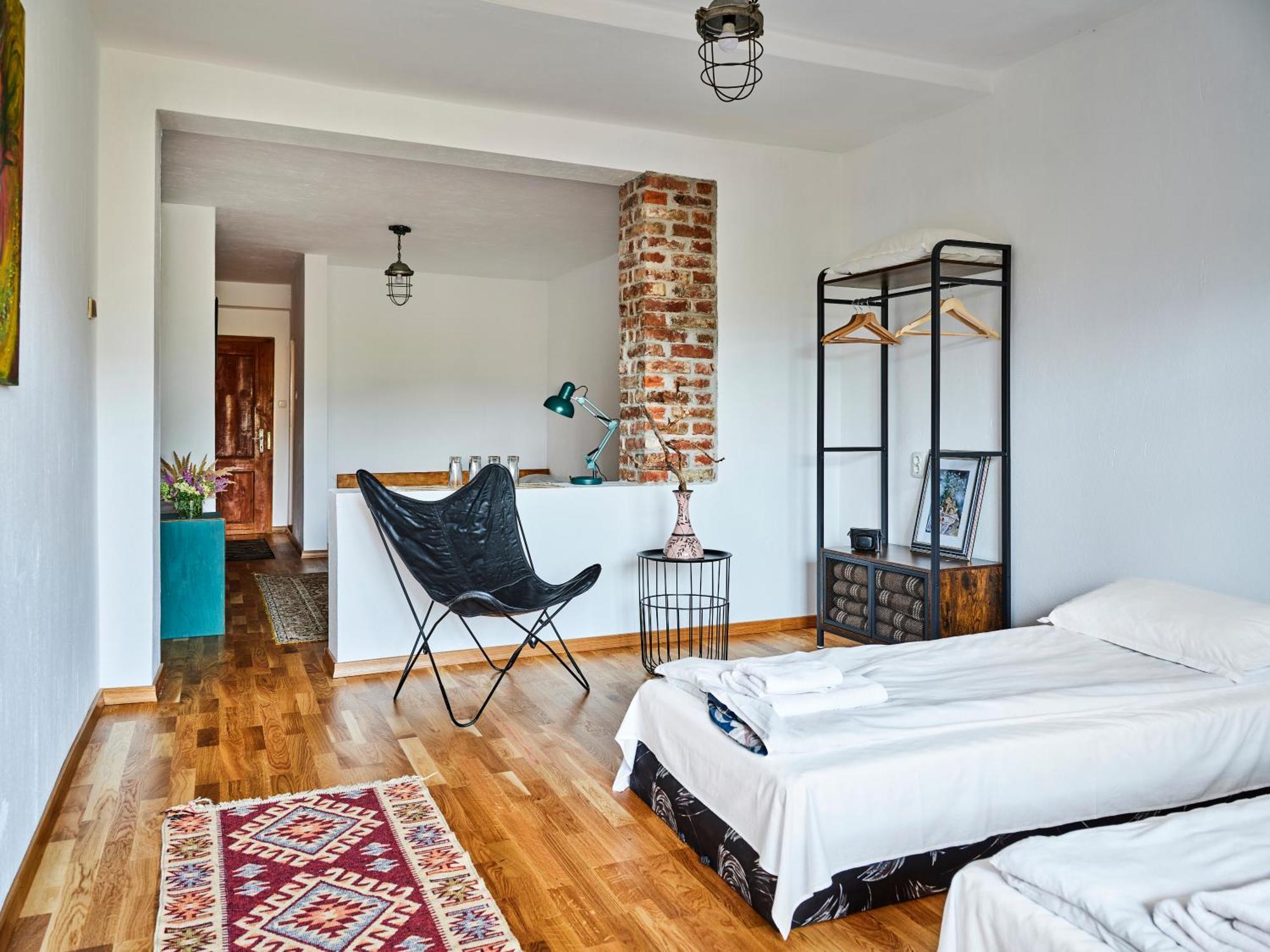 Hotel Tihiat Kat Apriłci Zewnętrze zdjęcie