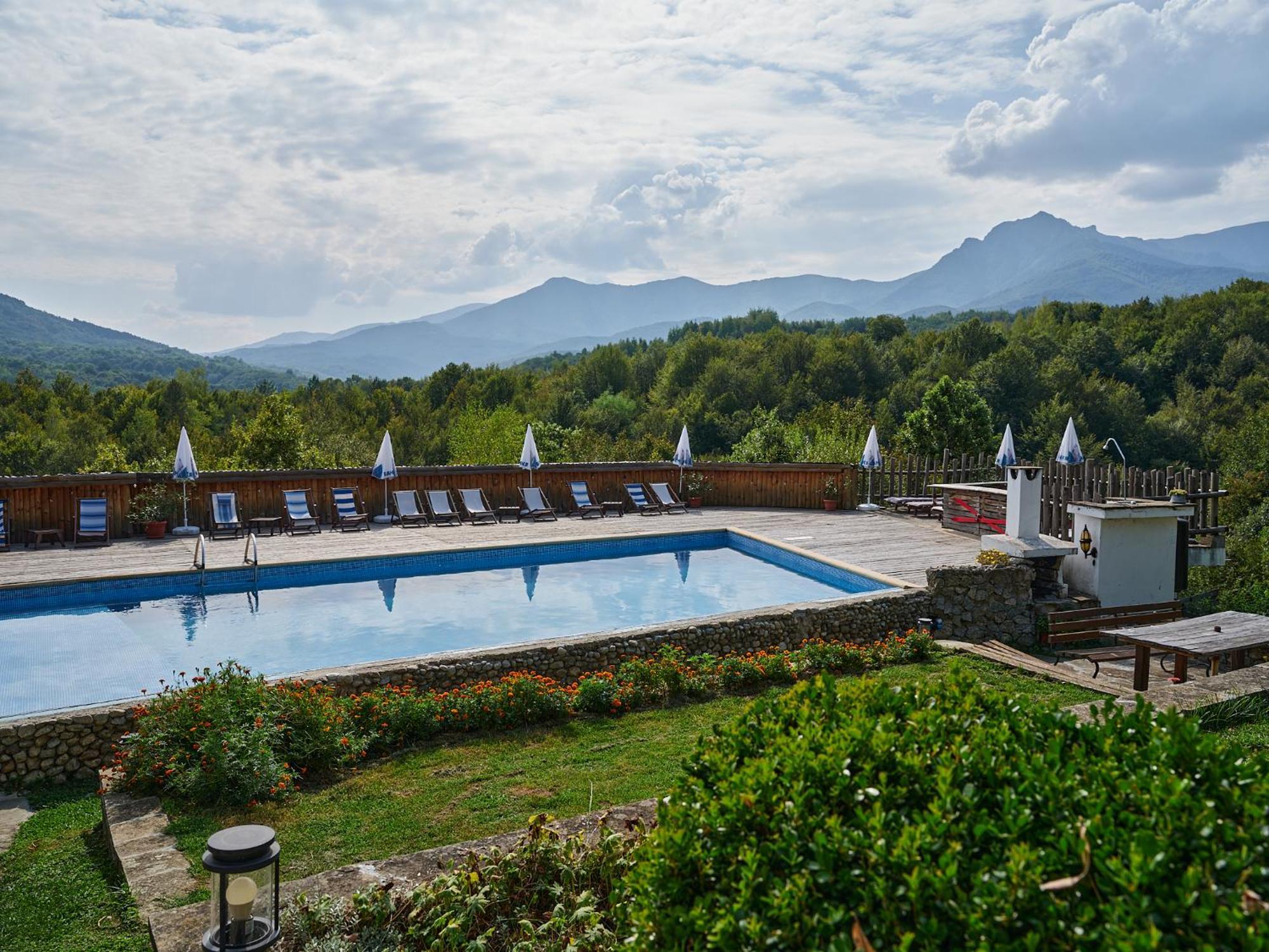 Hotel Tihiat Kat Apriłci Zewnętrze zdjęcie