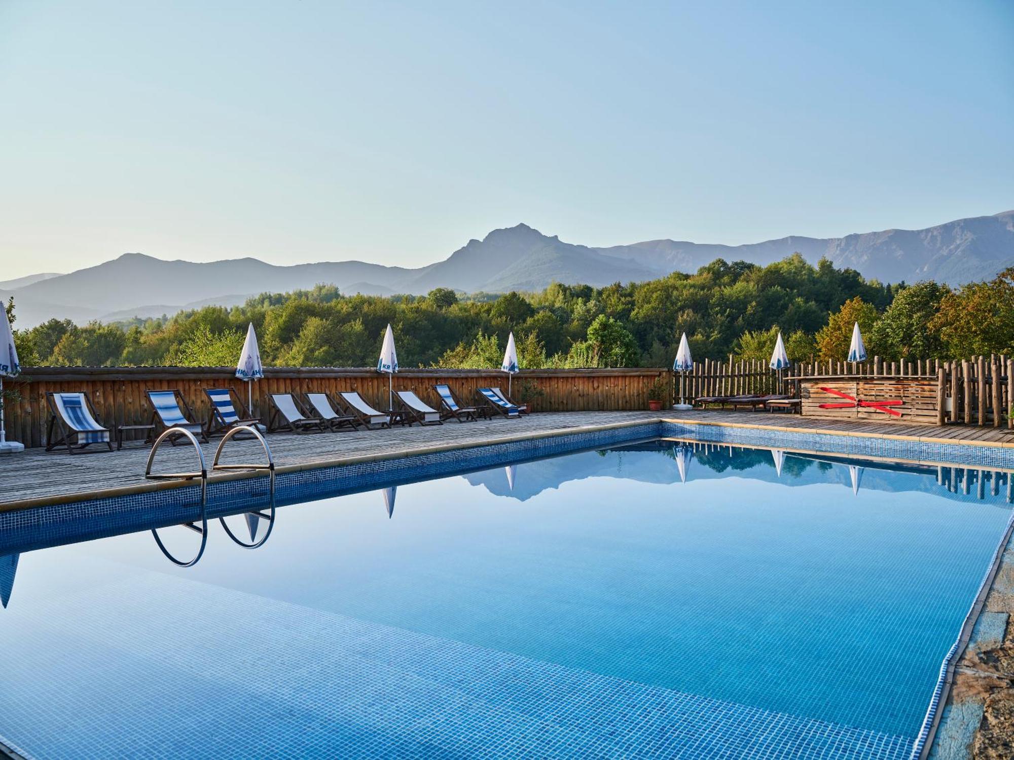 Hotel Tihiat Kat Apriłci Zewnętrze zdjęcie